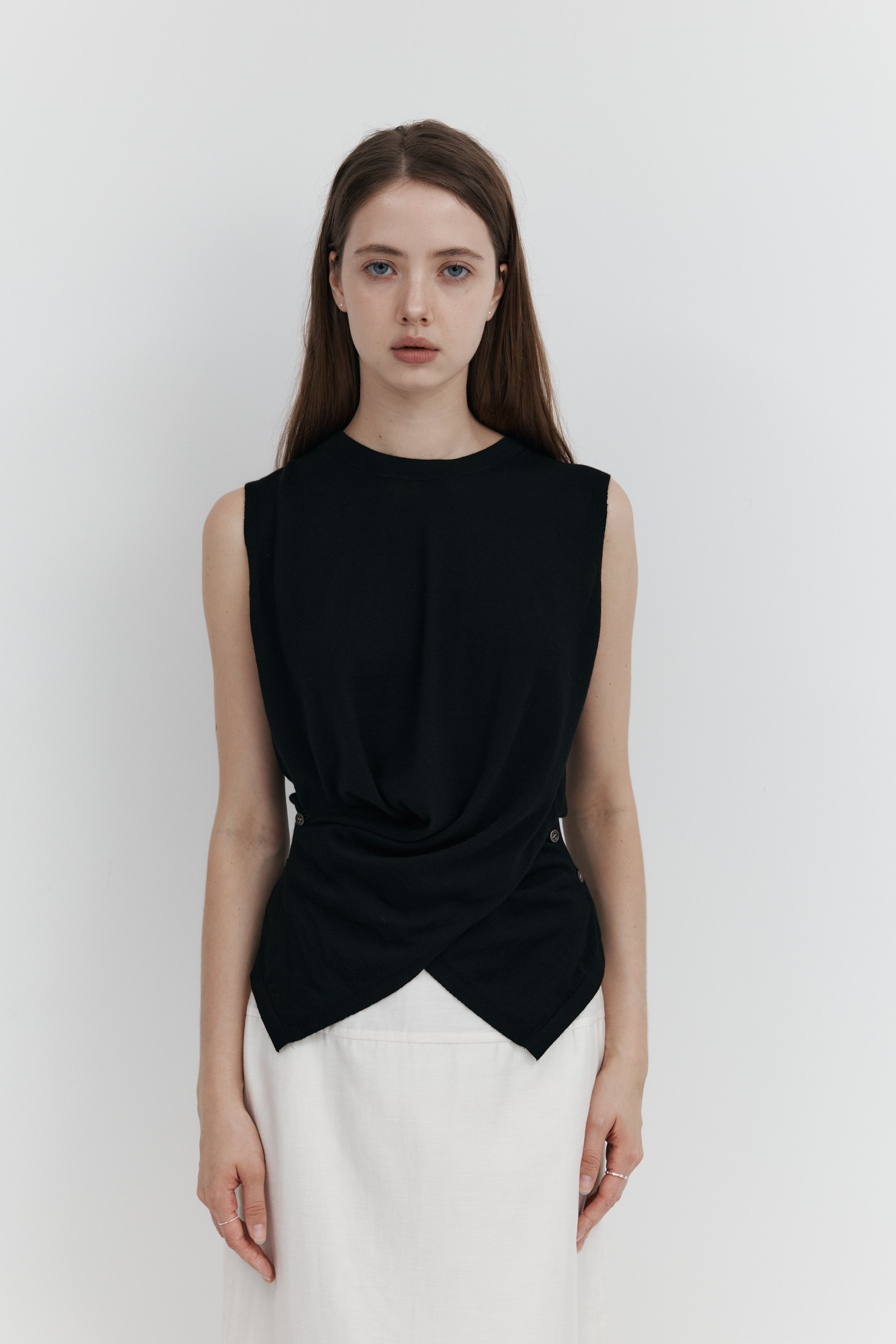 울 셔링 슬리브리스 니트