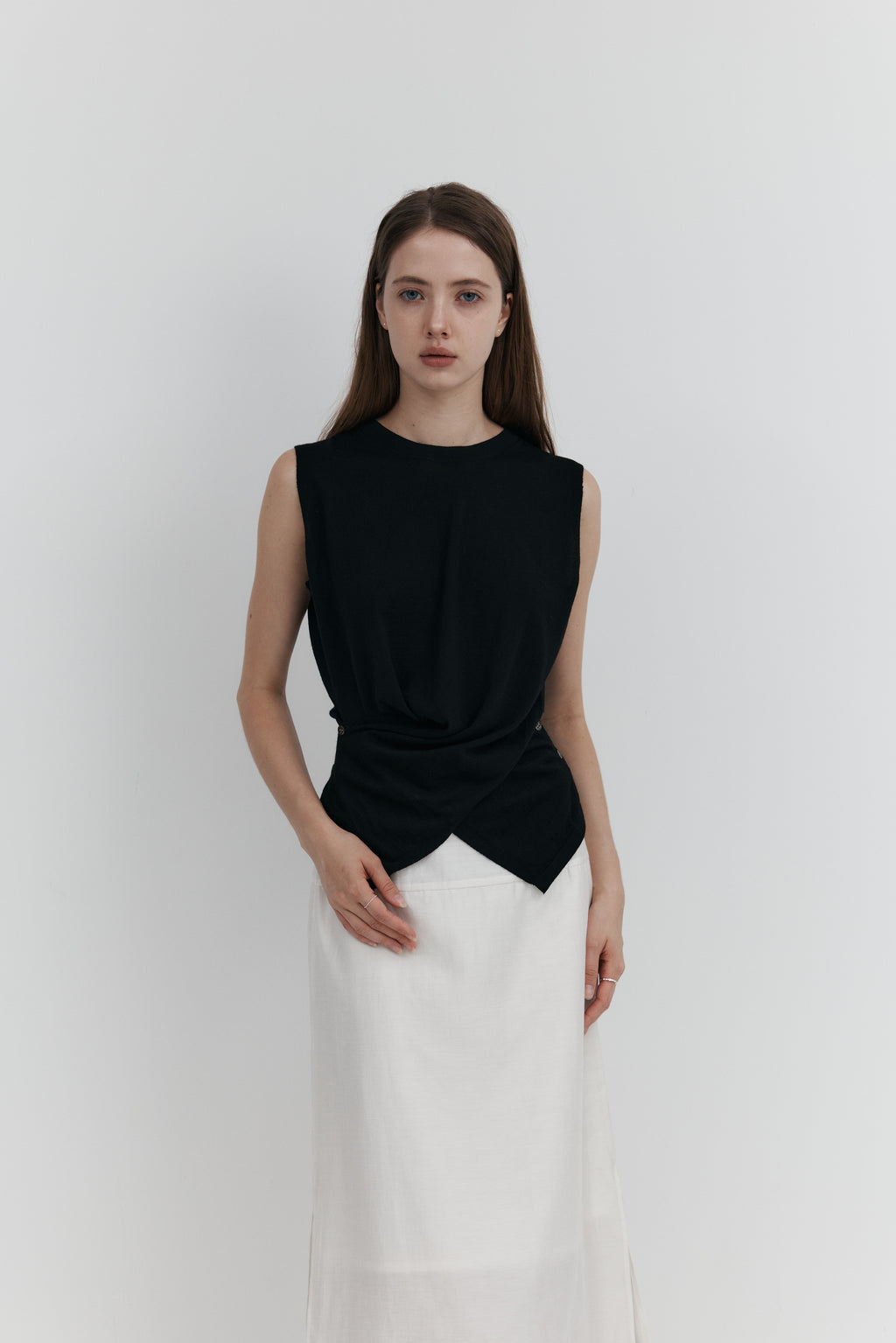 울 셔링 슬리브리스 니트