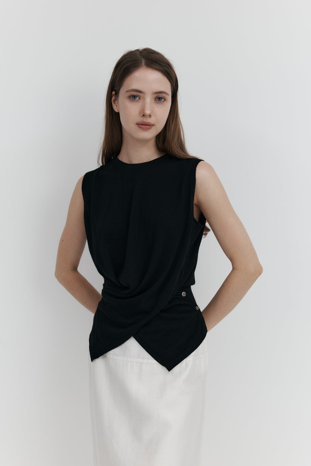 울 셔링 슬리브리스 니트