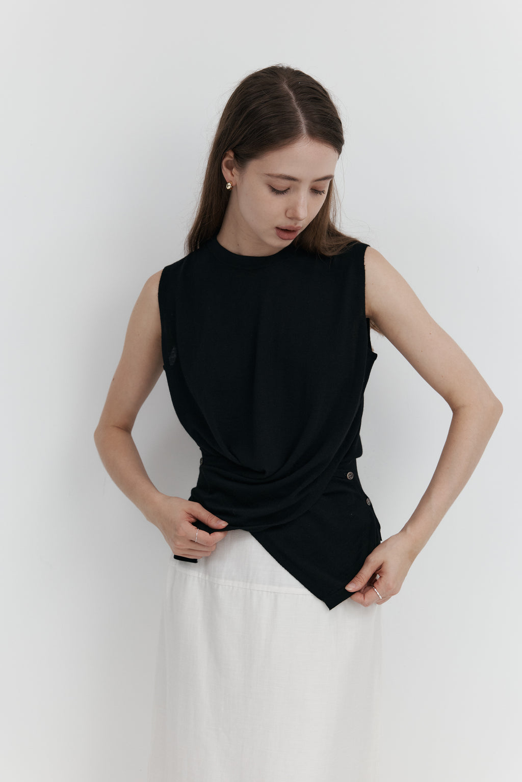 울 셔링 슬리브리스 니트