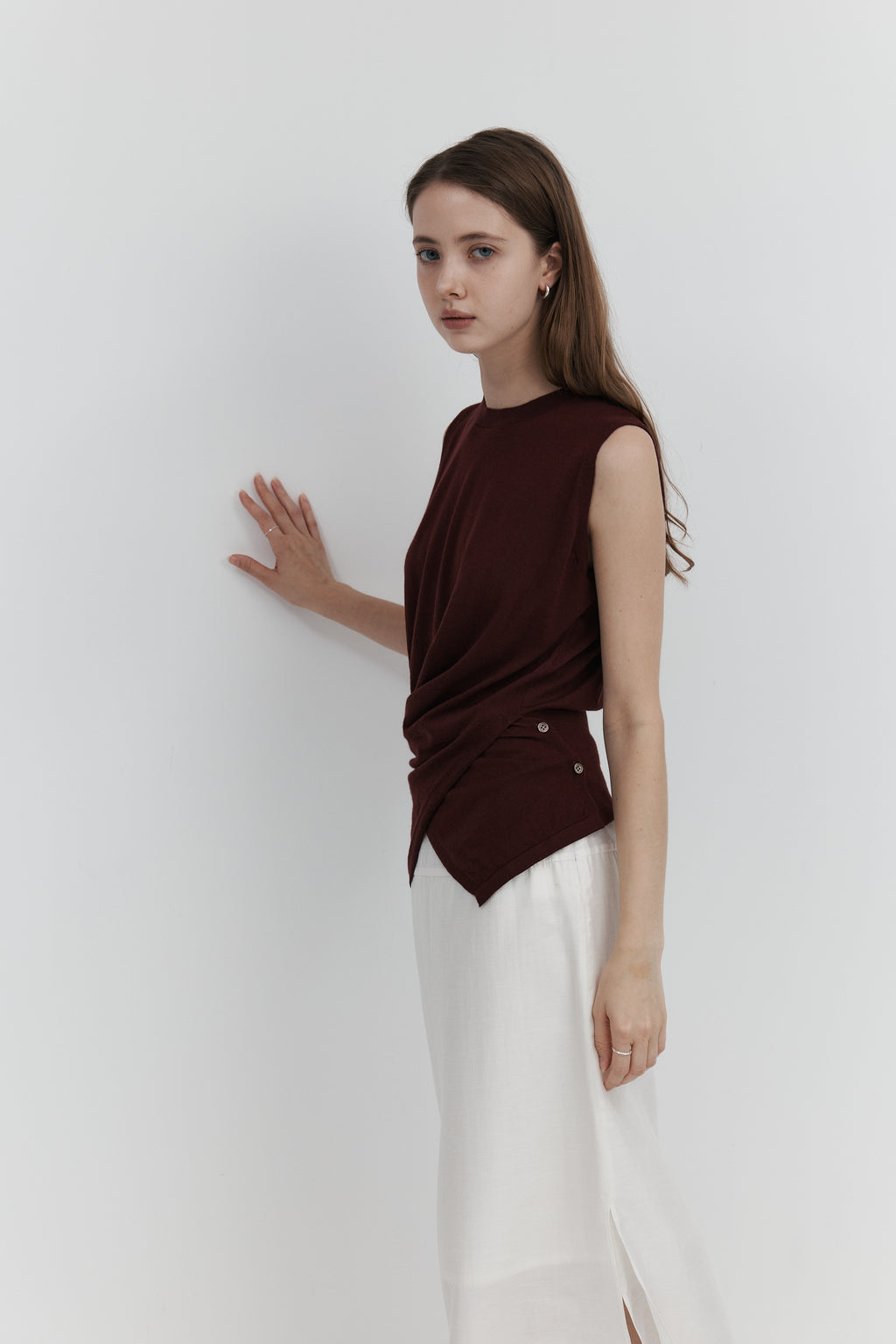 울 셔링 슬리브리스 니트