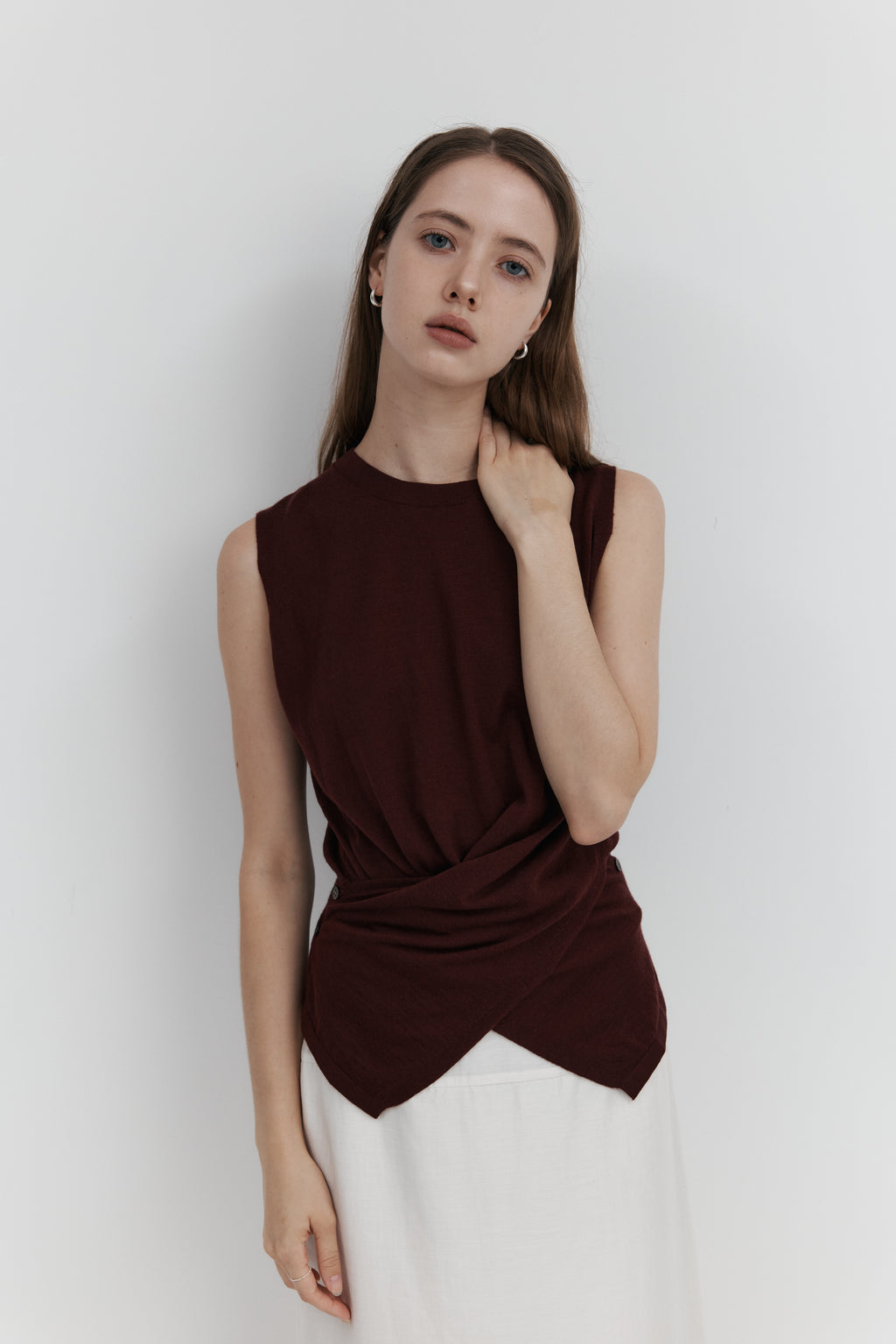 울 셔링 슬리브리스 니트