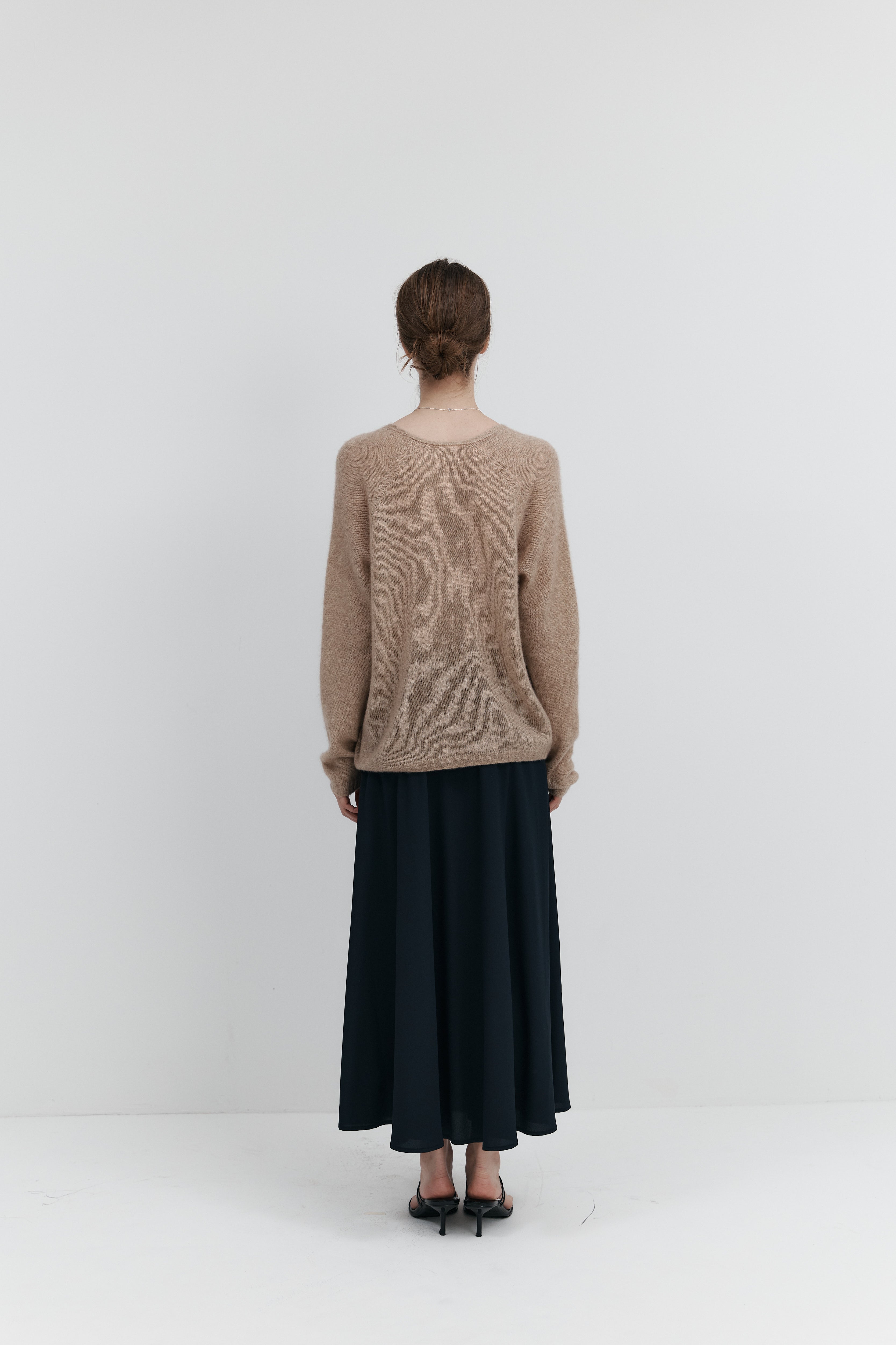 캐시미어 실크 브이넥 니트