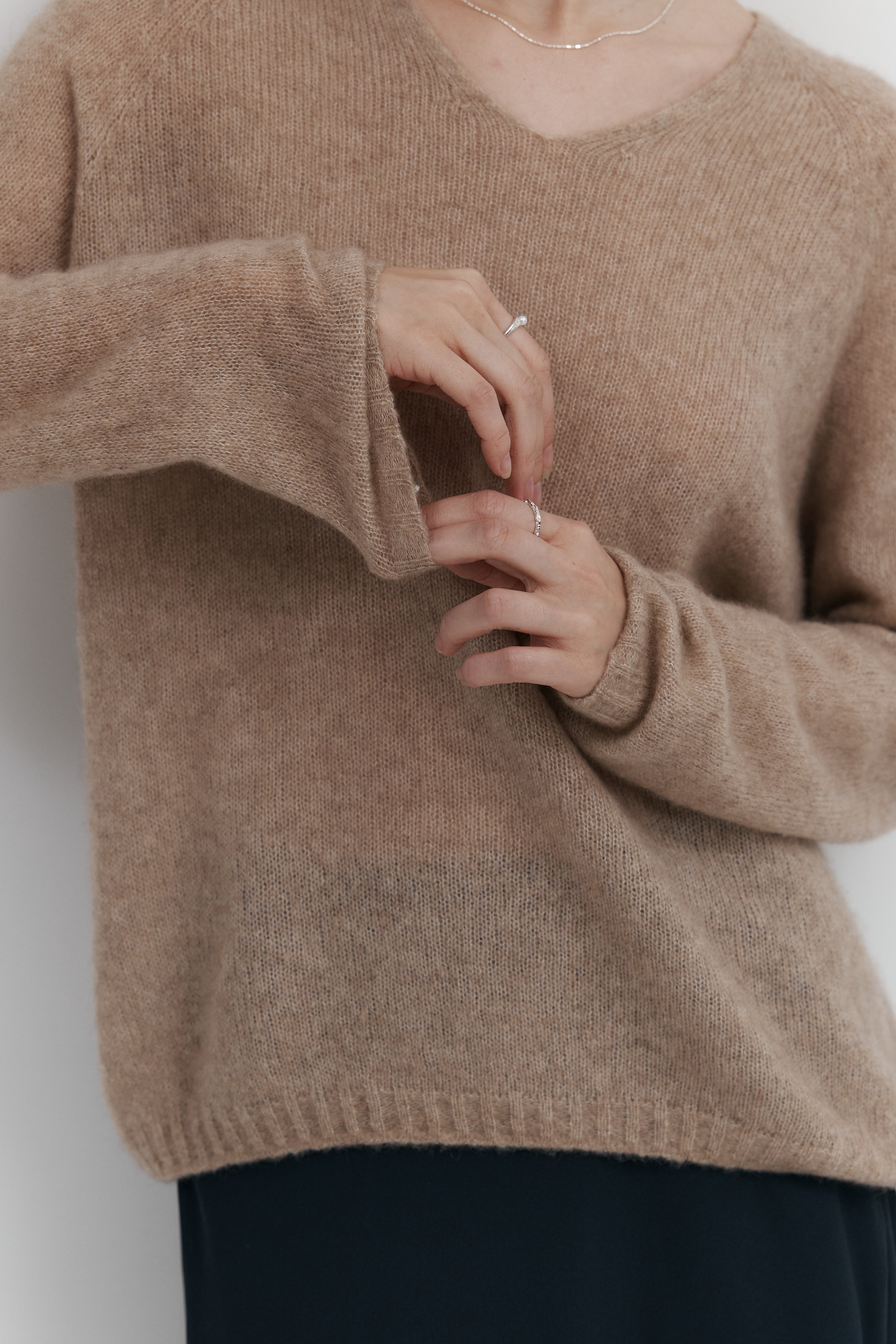 캐시미어 실크 브이넥 니트