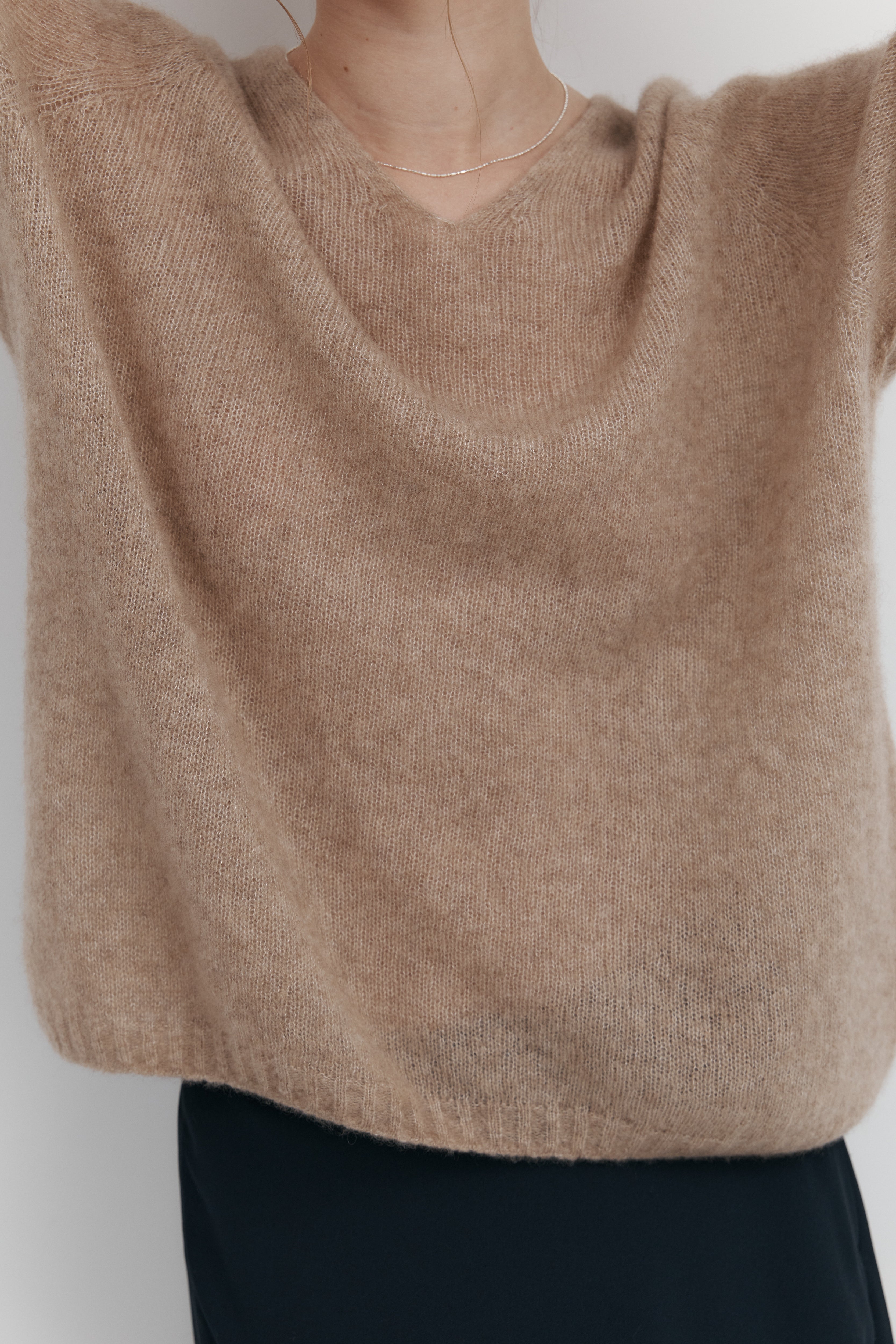 캐시미어 실크 브이넥 니트