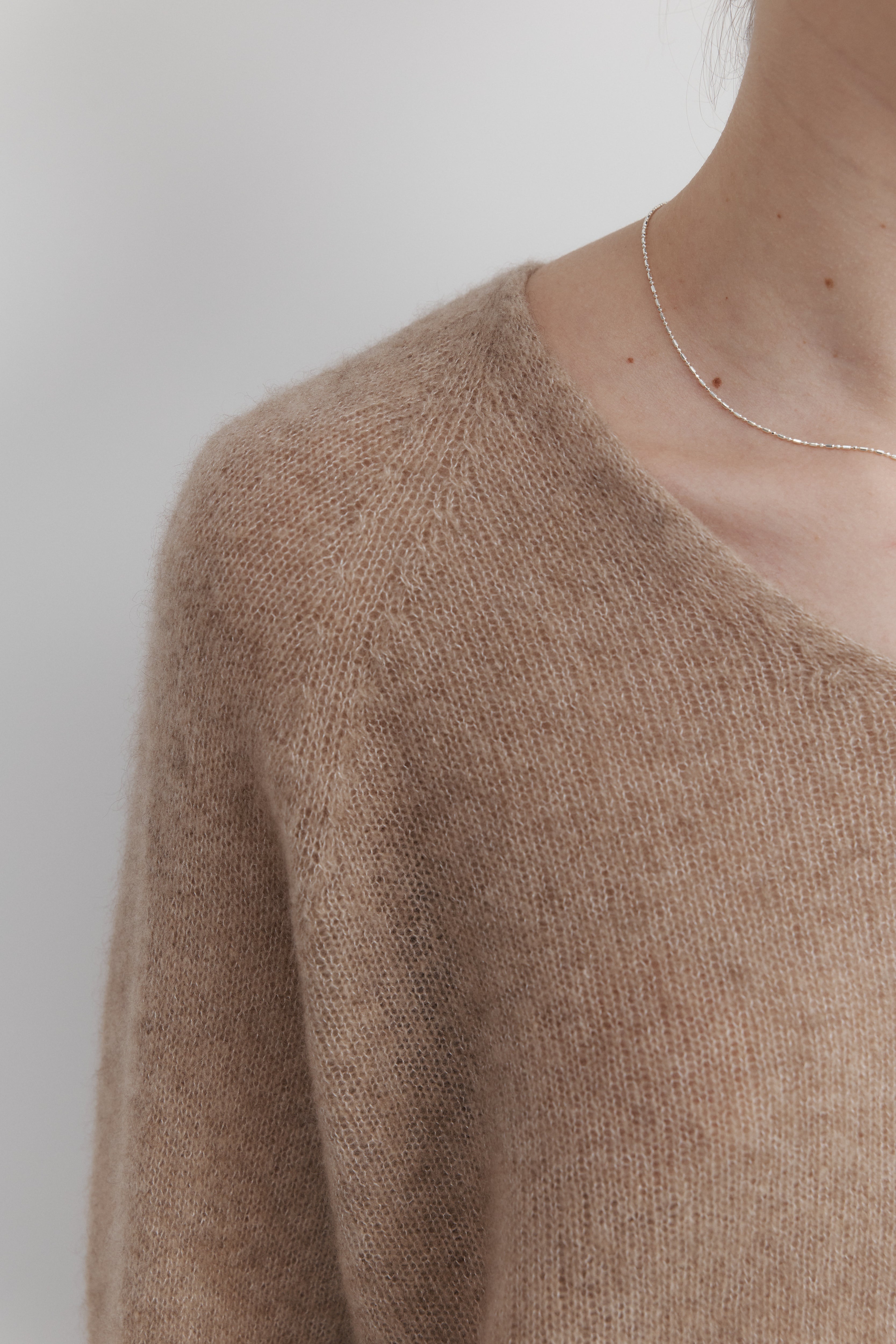 캐시미어 실크 브이넥 니트