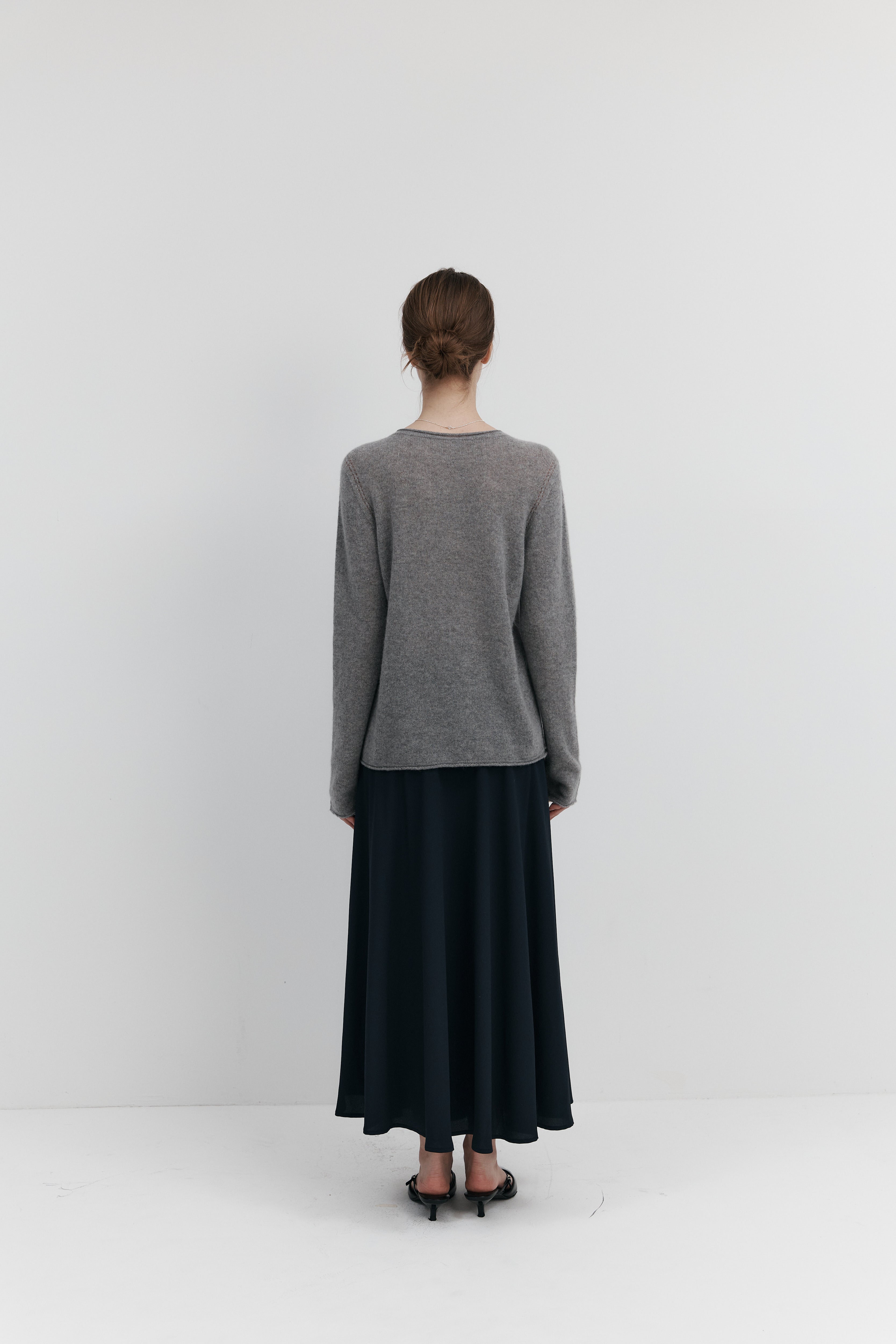 캐시미어 라운드넥 니트 - 홀가먼트