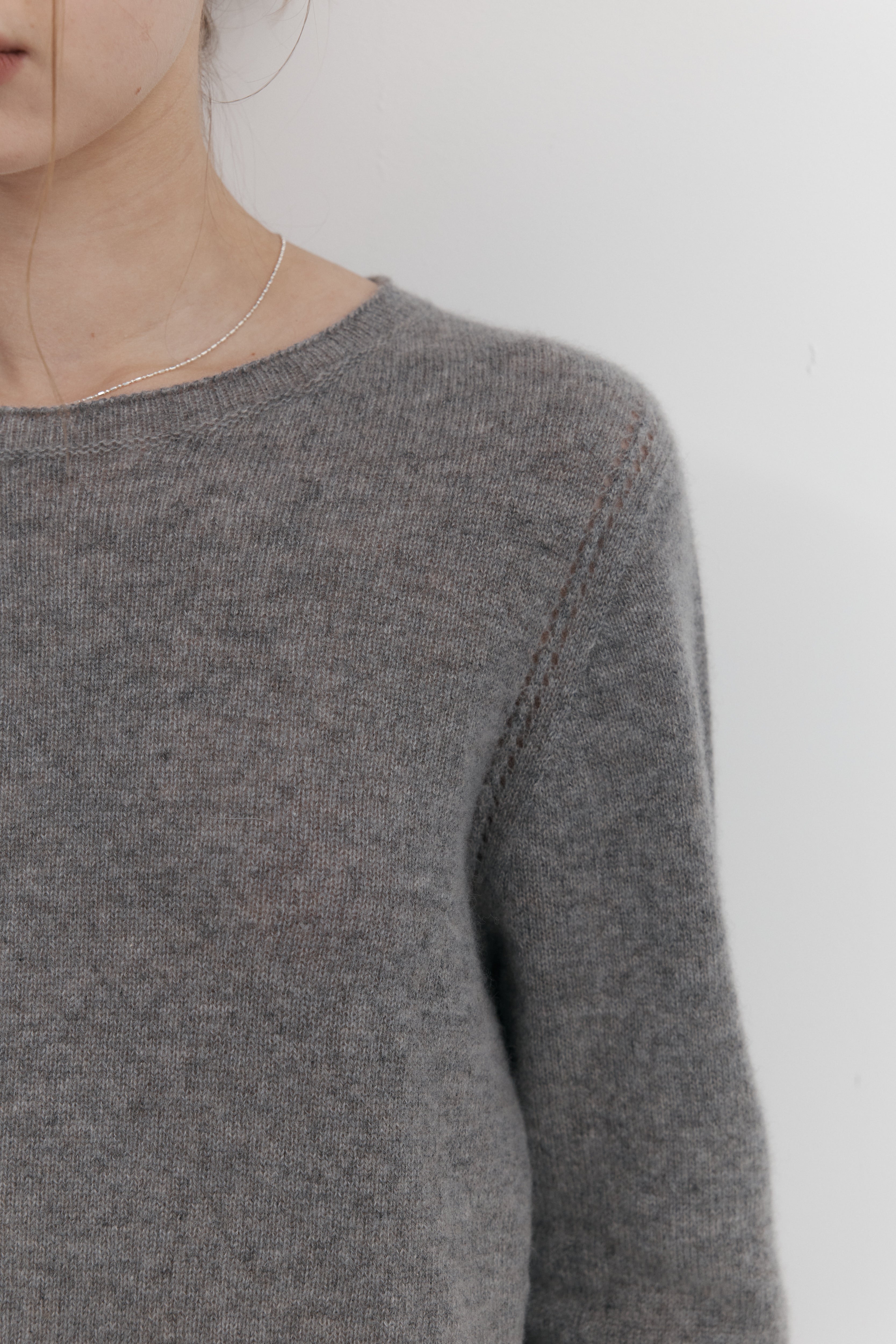 캐시미어 라운드넥 니트 - 홀가먼트