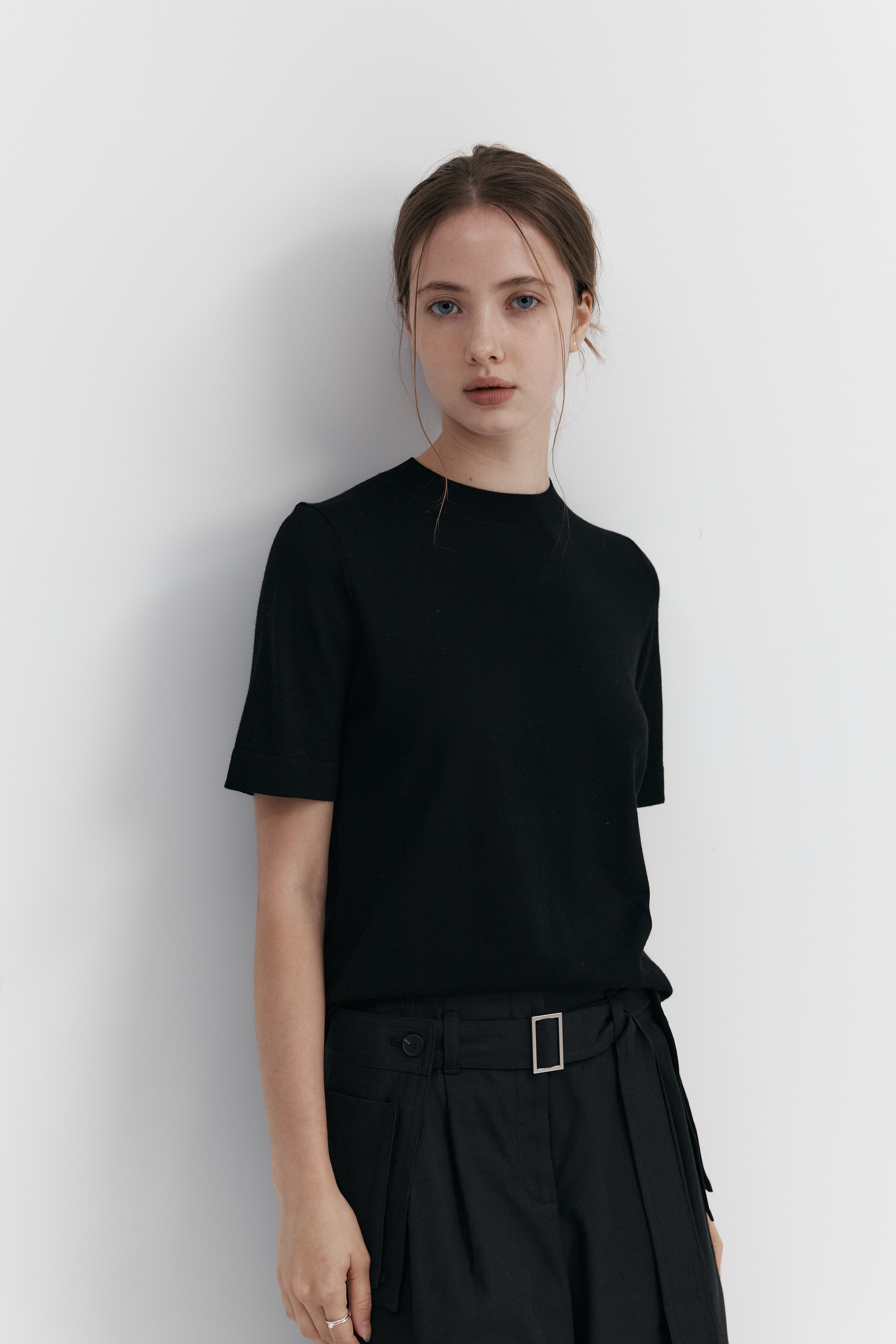 Biella Yarn 울 하프넥 니트 – 숏슬리브