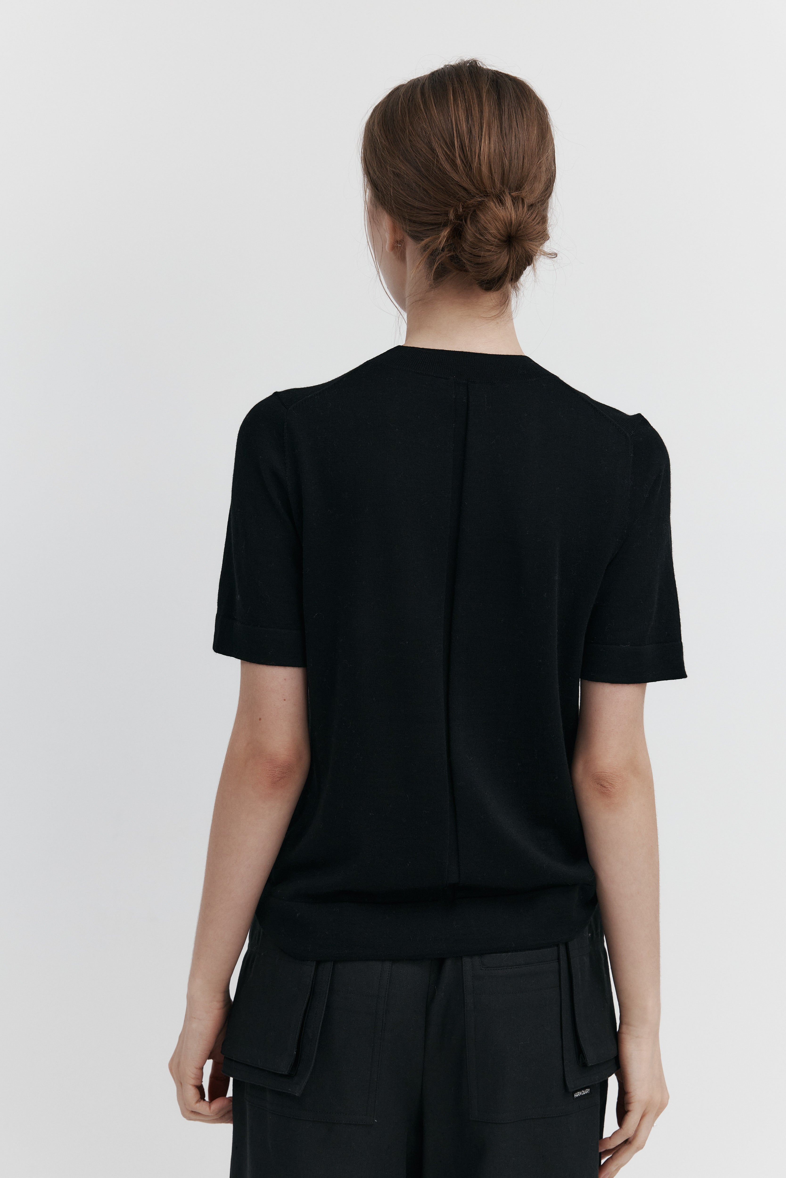 Biella Yarn 울 하프넥 니트 – 숏슬리브