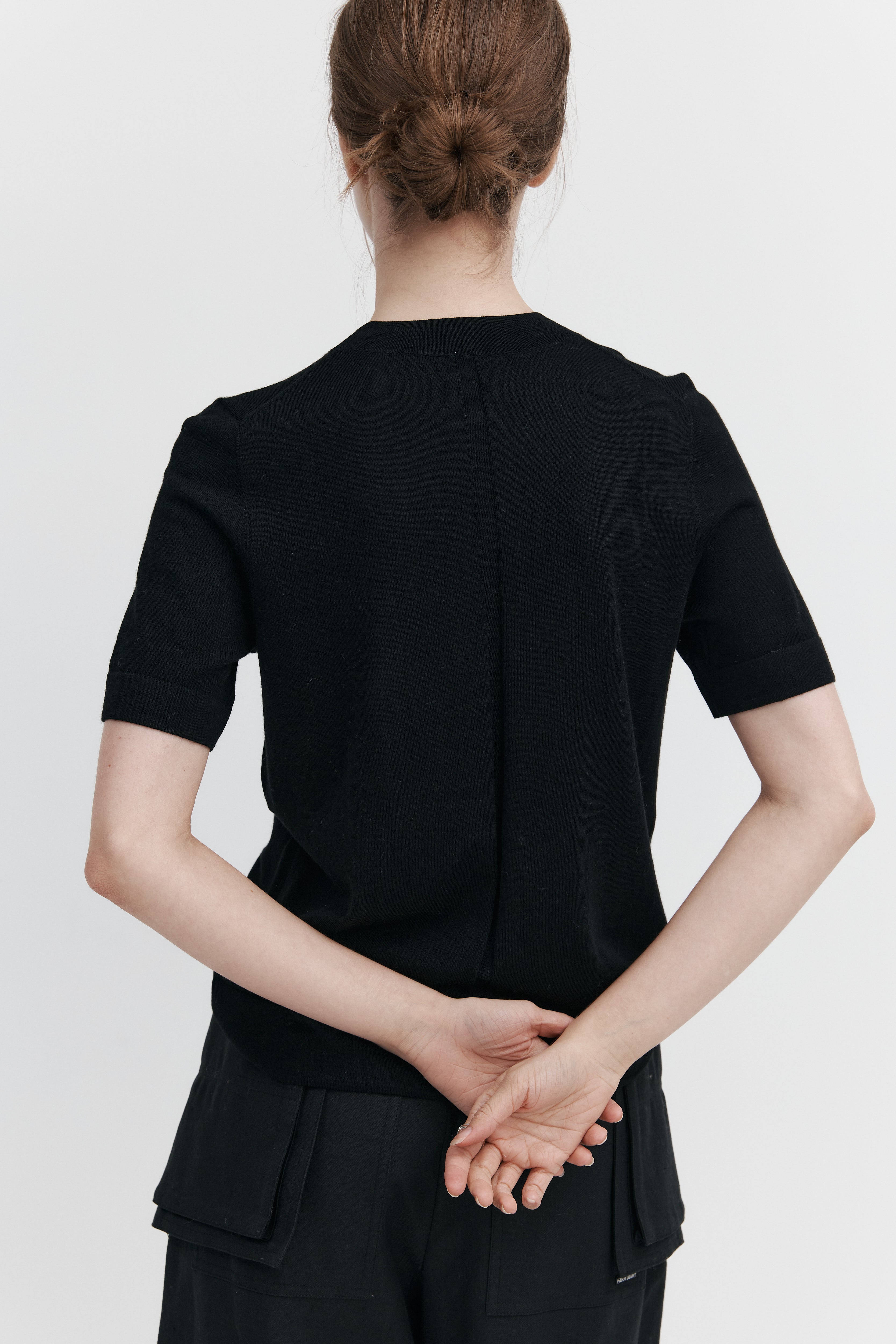 Biella Yarn 울 하프넥 니트 – 숏슬리브