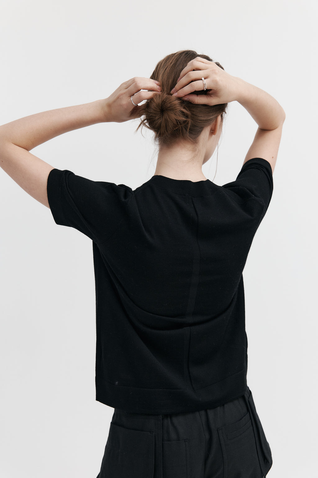 Biella Yarn 울 하프넥 니트 – 숏슬리브