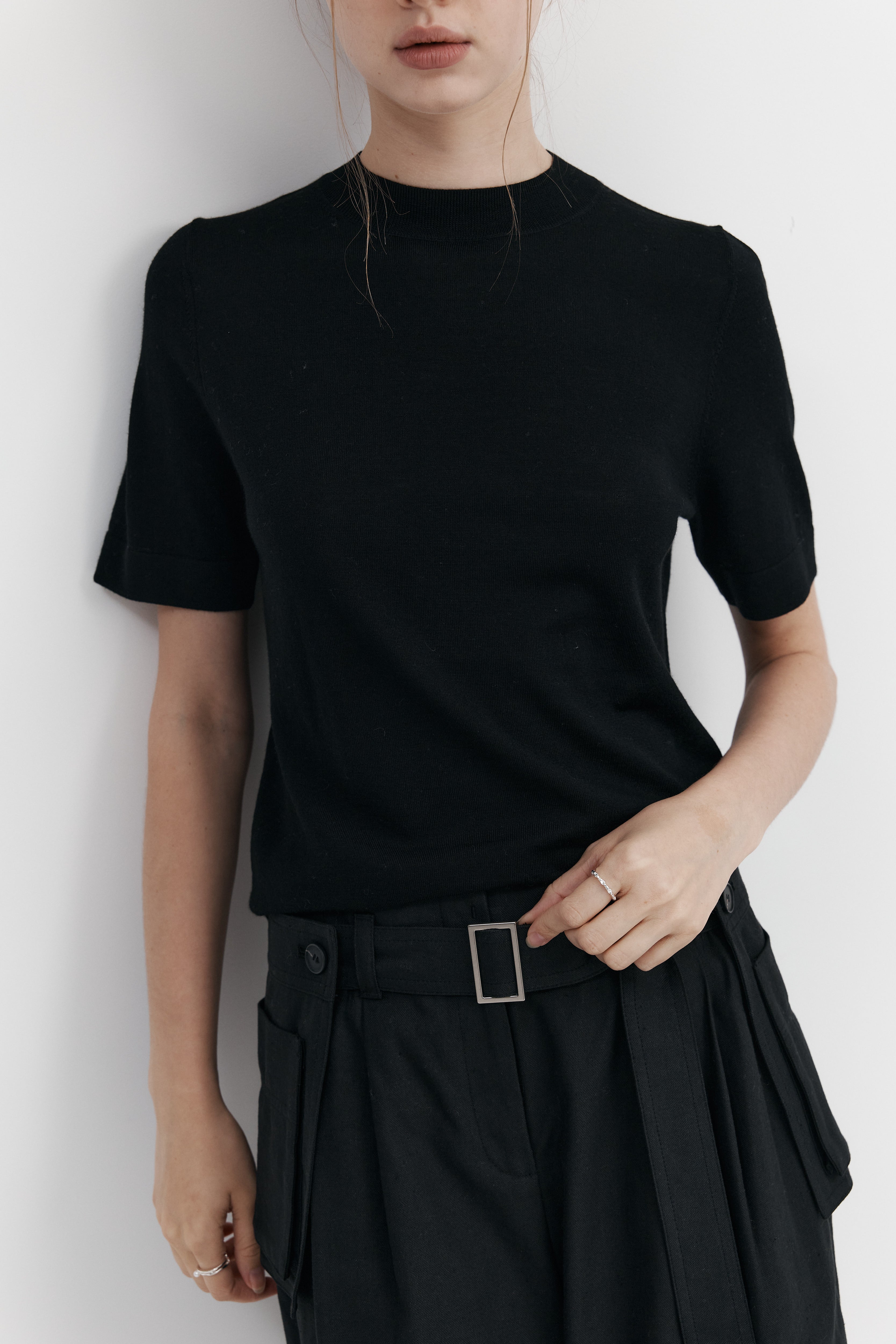 Biella Yarn 울 하프넥 니트 – 숏슬리브